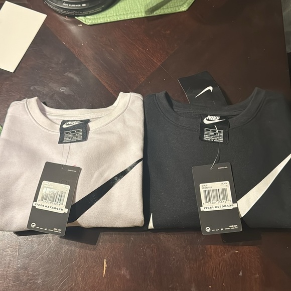 Nike Kids Black and White Logo Sweatshirts size 5 - Picture 2 of 12